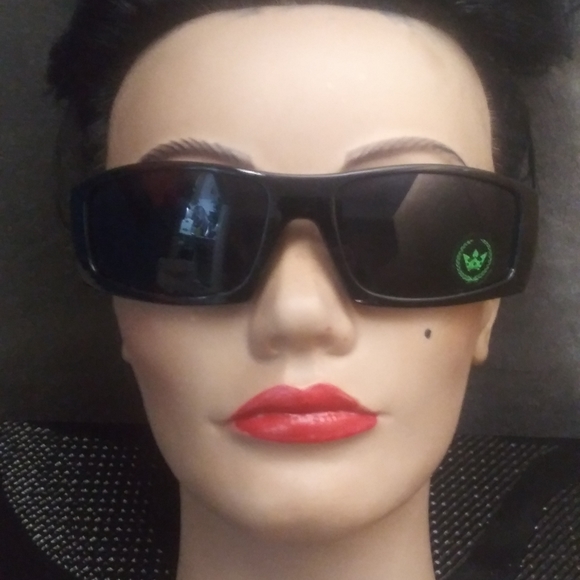 Three crowns sunglasses - Picture 1 of 3